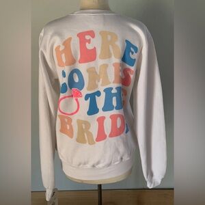 NWT PACIFIC & CO White Sweatshirt HERE COMES THE BRIDE Sz S Bachelorette Engage